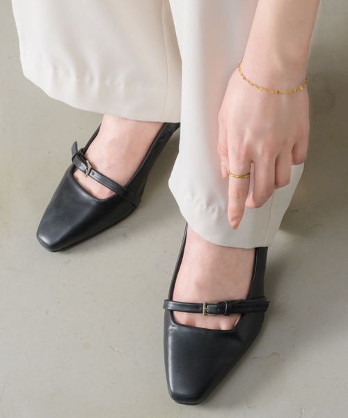 NEUNA（ヌナ） パンプス 「トレンドのベルトデザイン」フェイクレザー