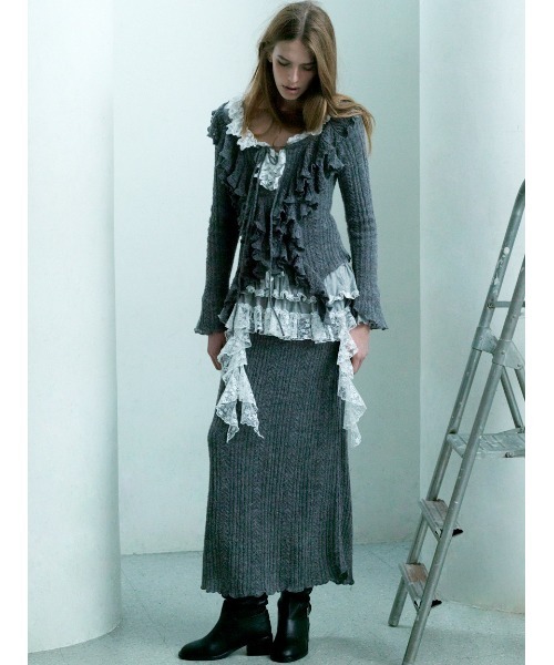 即日発送❣️ SNIDEL ラッフル刺繍ニットプルオーバー　ブラック SNIDEL（スナイデル）の「ラッフル刺繍ニットプルオーバー（ニット