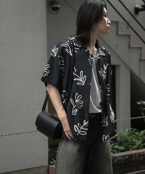 SENSE OF PLACE by URBAN RESEARCH シャツ ブラックモチーフ