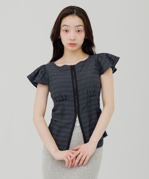ブラウス シャツ 半袖 front hook ruffle shoulder tops（フロント