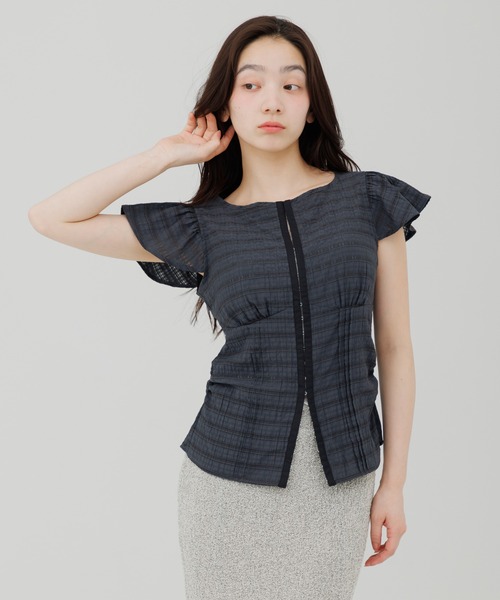 ブラウス シャツ 半袖 front hook ruffle shoulder tops（フロント