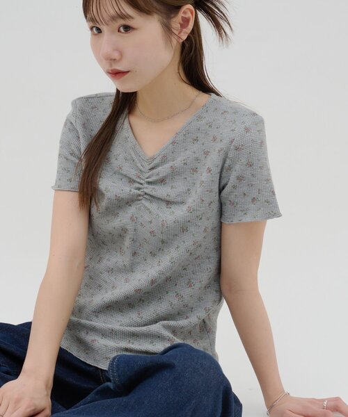 Discoat（ディスコート） tシャツ 「umm.」胸ギャザー花柄ワッフル半袖