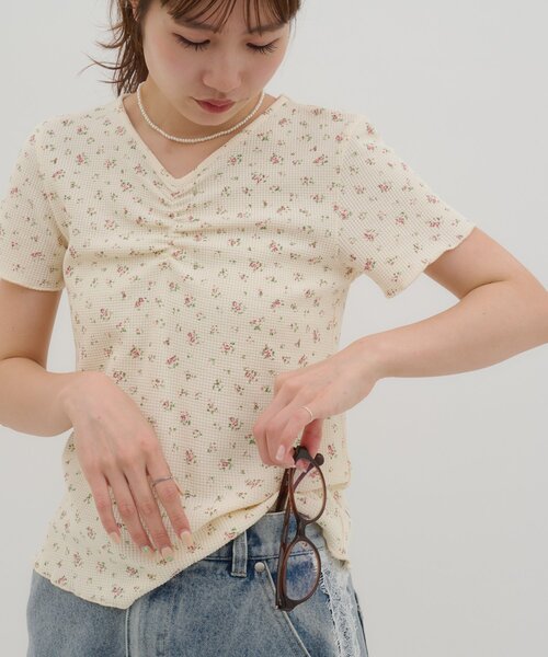 Discoat（ディスコート） tシャツ 「umm.」胸ギャザー花柄ワッフル半袖