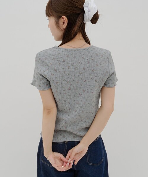 Discoat（ディスコート） tシャツ 半袖 「umm.」胸ギャザー花柄
