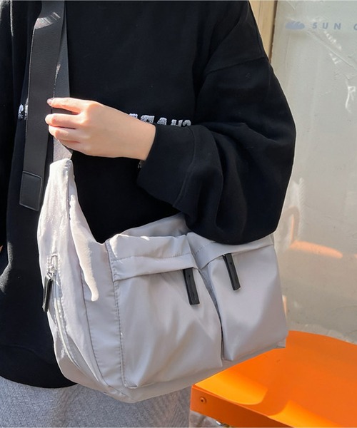 LA VORAGINE（ラ ヴォラジネ） ショルダーバッグ バッグ 大容量