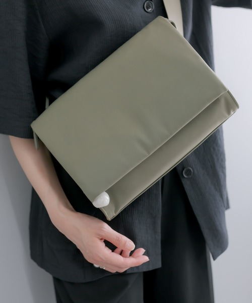 ear PAPILLONNER イアパピヨネ グレーボディバッグ ear PAPILLONNER（イアパピヨネ）の「《本革/470g》ワイドテープ