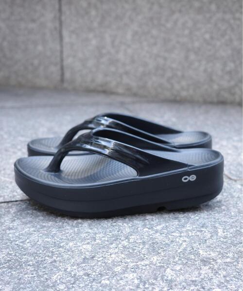 OOFOS（ウーフォス） サンダル OOmega ウーメガ リカバリーサンダル