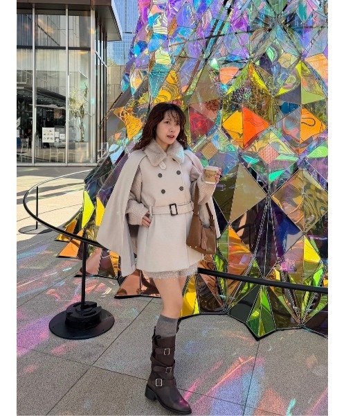 新品未使用LILY BROWN（リリー ブラウン）ファー付き3wayケープコート セール】ファー付き3wayケープコート（その他アウター）｜LILY BROWN