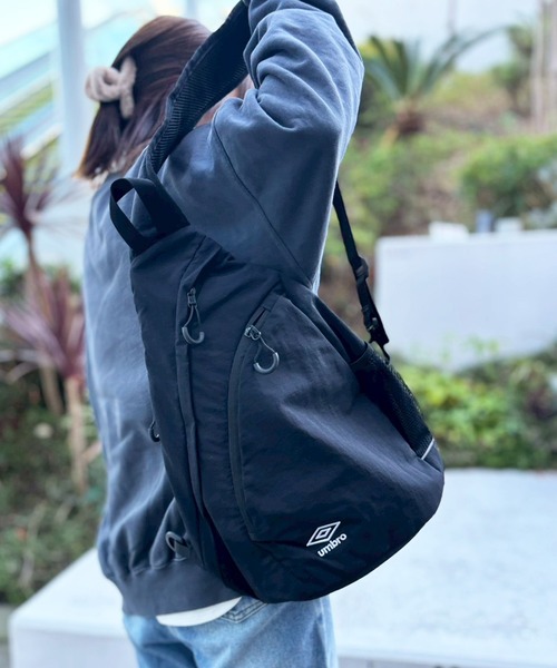 umbro（アンブロ） ショルダーバッグ メンズ レディース : ZOZOTOWN