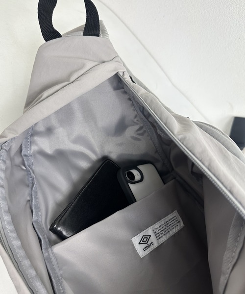 umbro（アンブロ） ショルダーバッグ メンズ レディース : ZOZOTOWN