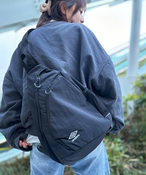 umbro（アンブロ） ショルダーバッグ メンズ レディース : ZOZOTOWN