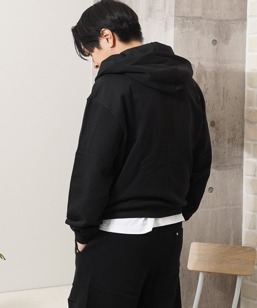 黒 フード付き クロップドパーカー N.W.T パーカー 「N.W.T」スタッズダブルジップクロップドパーカー