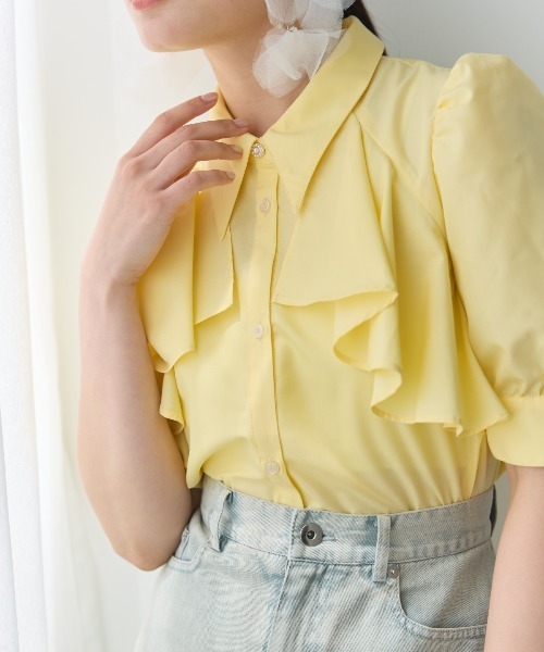アンド クチュール ビジューボタンストライプフリルブラウス　人気グリーン アンドクチュール AND COUTURE ビジューボタンストライプフリル