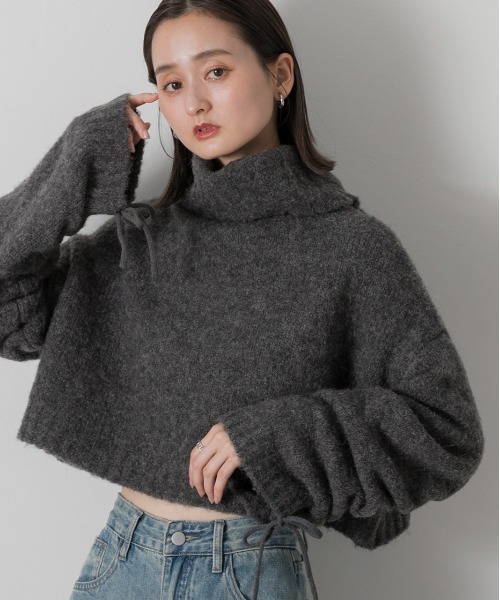 【black】ショートハイネックホールニット DURAS（デュラス）の「フィンガーホールハイネックニット（ニット