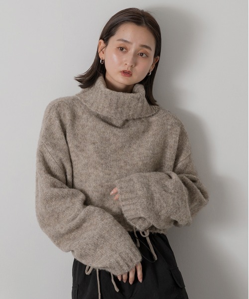 新品、未使用、タグ付き！ハイネックセーター　ニット ad thie（アドティエ） ニット セーター ハイネック・袖ドロスト