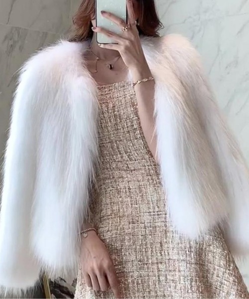 ノーカラージャケット ベージュ ファー付き ジャケット ノーカラージャケット もこもこ ノーカラーフェイクファー