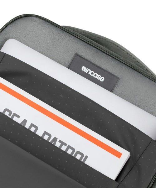 デイバック リュック INCO100683-SIV Incase A R C Commuter Pack - Smoked Ivy メンズ レディースの画像