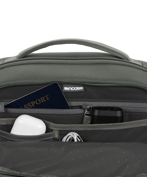 デイバック リュック INCO100683-SIV Incase A R C Commuter Pack - Smoked Ivy メンズ レディースの画像