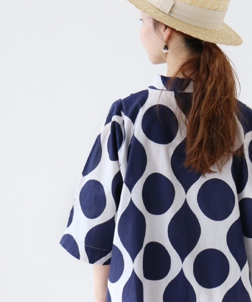 ブラウス シャツ 何に見える？錯覚柄　トップス レディース sanpo kuschel ブラウス シャツ 何に見える？錯覚柄 トップス