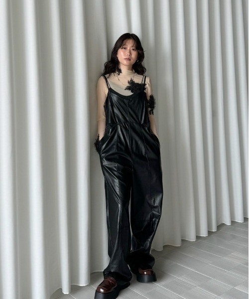 サロペット オーバーオール UND SHEER LAYARED SYNTHETIC LEATHER ROMPERS レディース_3