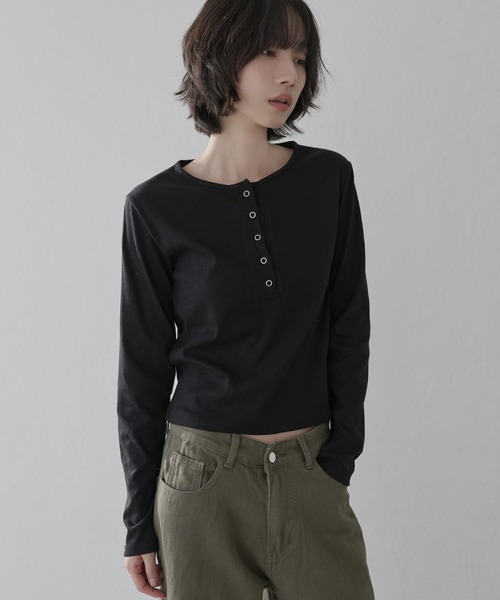 PAR ICI ヘンリーネックボタン付きTシャツ　ブラック新品未使用 ボタンで首もとにアクセントをプラスできるヘンリーネックT
