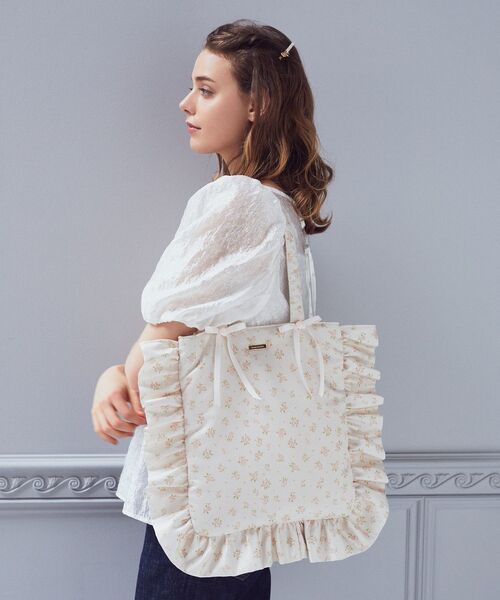 Maison de FLEUR トートバッグ ローズプリントフリルトート