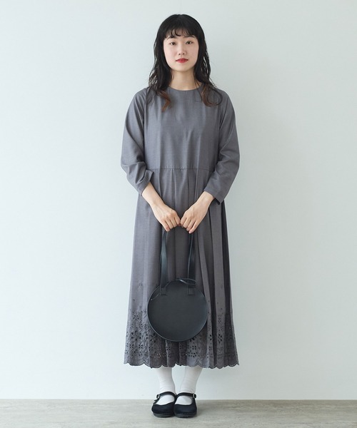 数々の賞を受賞 bulle de savon ワンピース T/R 刺繍プリーツワンピース トップス