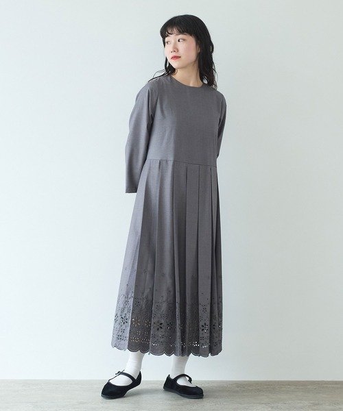 bulle de savon ワンピース T/R 刺繍プリーツワンピース