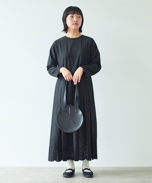 bulle de savon ワンピース T/R 刺繍プリーツワンピース