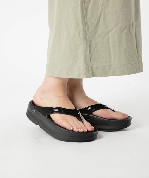 【OOFOS】★ OOMEGA OOLALA ウィメンズ サンダル (SANDAL) ★ Amazon.com | OOFOS Women's OOmega OOlala Thong Slipper