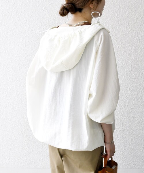 美品✨ machatt マチャット ナイロンアノラックパーカー ゆったり白 ナイロンシマーメタリックor無地アノラックパーカー[品番：GS000022124