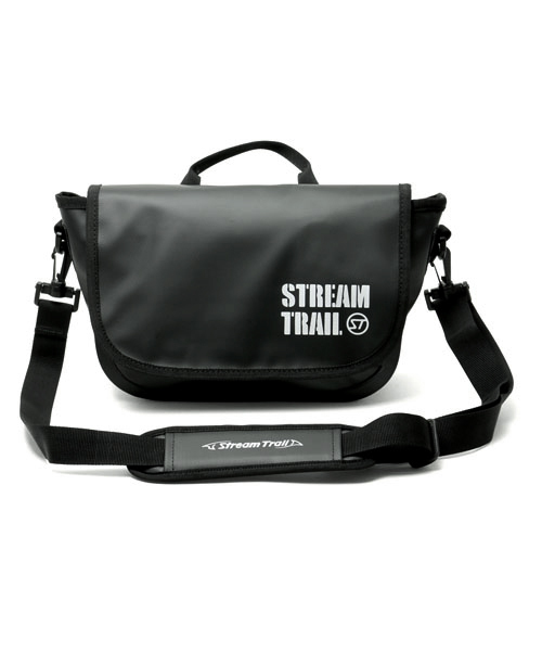 STREAM TRAIL ショルダーバッグ 黒 中型クラム STREAM TRAIL ショルダーバッグ Clam クラム メンズ レディース