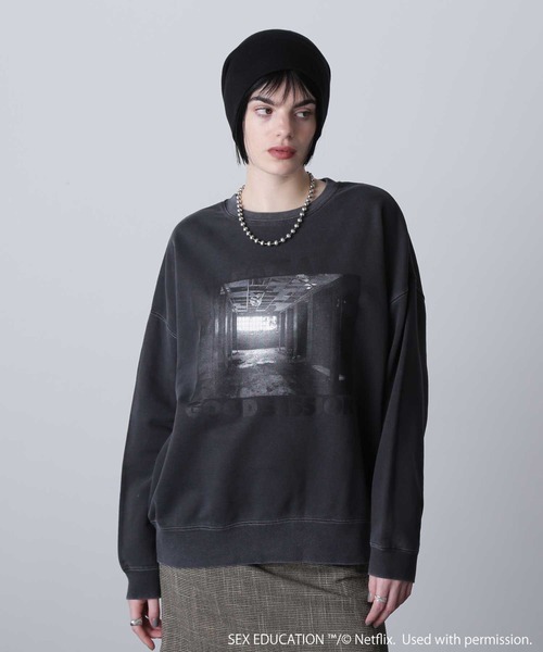 トレーナー スウェット Netflix Series ‘SEX EDUCATION’ × ROSE BUD/PHOTO PRINT PULLOVER