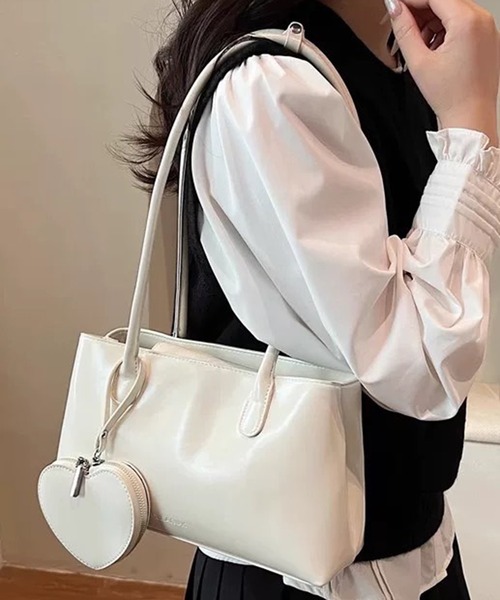 イアパピヨネ カフェチャーム付き横長ボストンバッグ カフェチャーム 黒 ボストン イアパピヨネ カフェチャーム付き横長ボストンバッグ ボストン バッグ