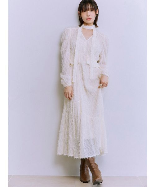LilyBrownフリンジジャガードシャーリングワンピース　ホワイト LILY BROWN（リリーブラウン） ワンピース ボウタイ付きフリンジ