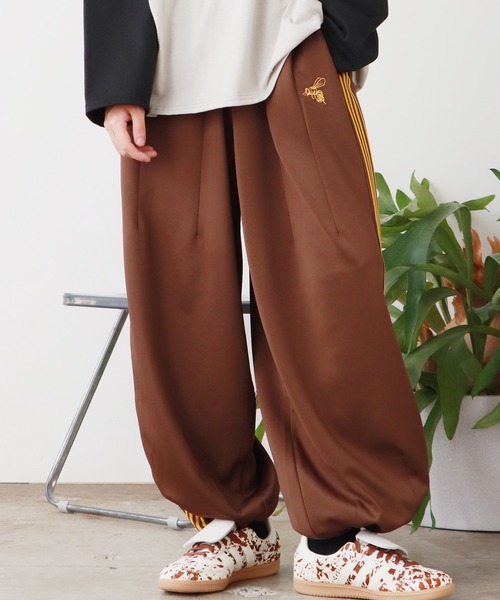 SUGGESTION パンツ SUGGESTION/サジェッション ハチ刺繍入り バルーン