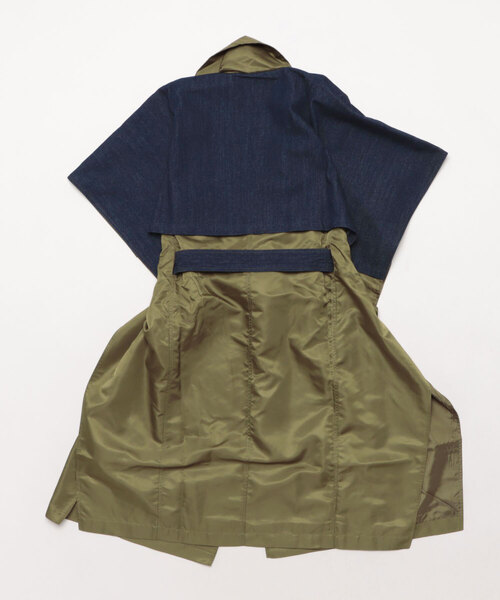 デシグアル（Desigual）/トレンチスタイルのバイマテリアルポンチョ Desigual（デシグアル） ポンチョ トレンチスタイルのバイマテリアル