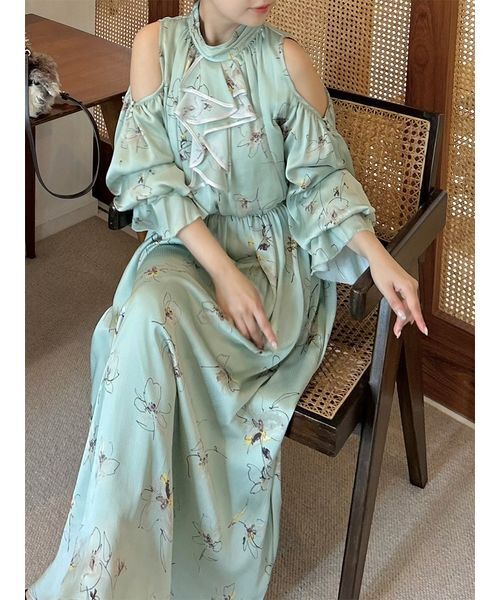 LILY BROWN（リリーブラウン） ワンピース ショルダーオープン