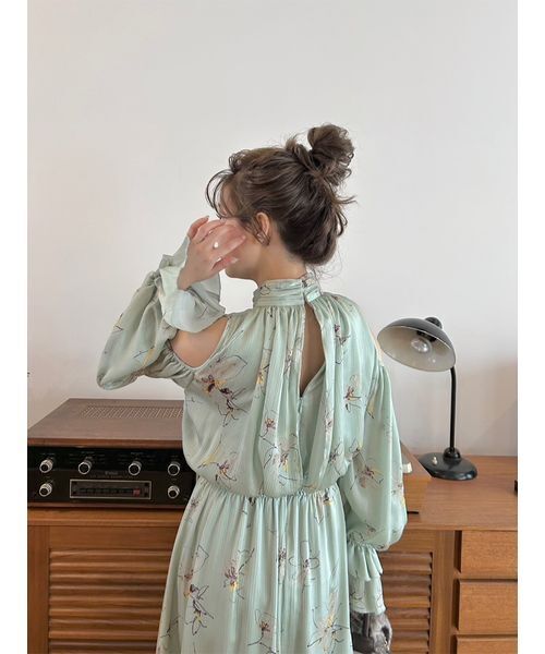 LILY BROWN（リリーブラウン） ワンピース ショルダーオープン