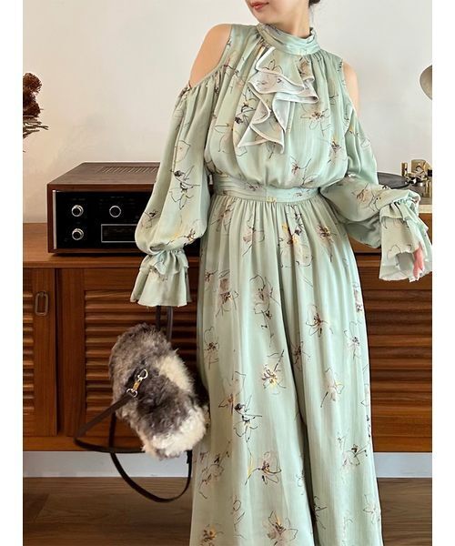 LILY BROWN（リリーブラウン） ワンピース ショルダーオープン