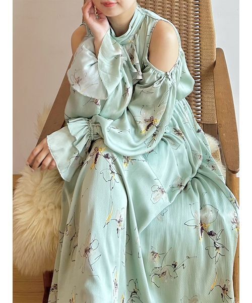 LILY BROWN（リリーブラウン） ワンピース ショルダーオープン