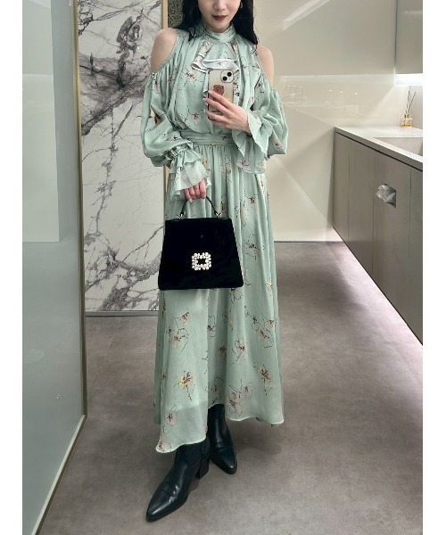 LILY BROWN（リリーブラウン） ワンピース ショルダーオープン