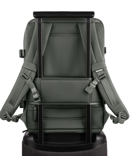 デイバック リュック INCO100682-SIV Incase A R C Travel Pack - Smoked Ivy メンズ レディースの画像