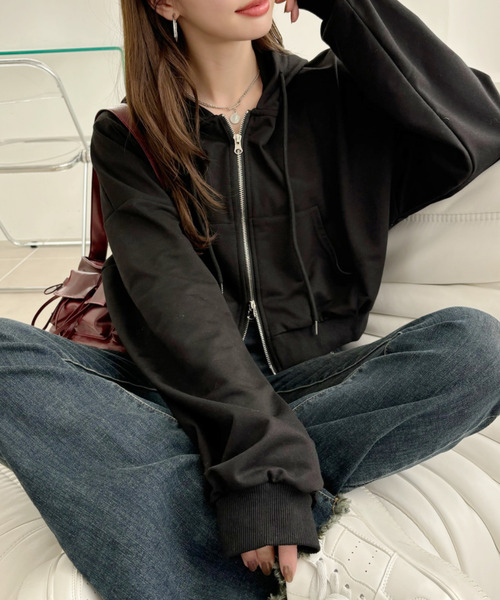 クロップドブラックパーカー e4BfADfQwBXb.jpg?width=768