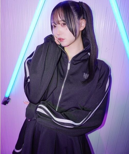 ililil 黒と紫のジッパー付きジャンパー
