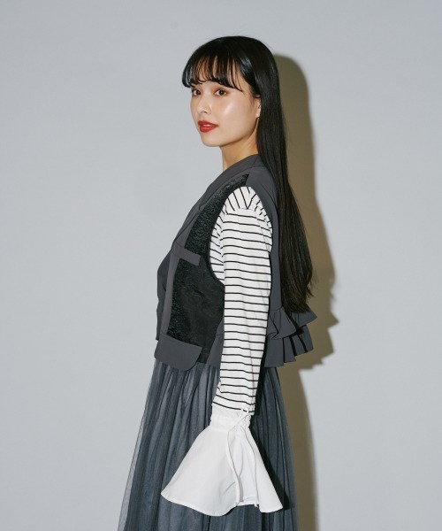 ella エラ　ドビークロスフリルジレ　ベスト　黒 未使用】ella _selectshop エラ ドビークロスフリルジレ - メルカリ