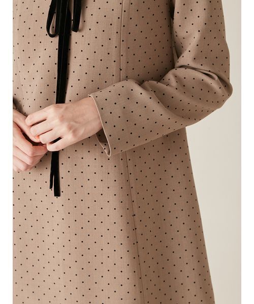 LILY BROWN（リリーブラウン） ワンピース ラッフルカラー付きミニ