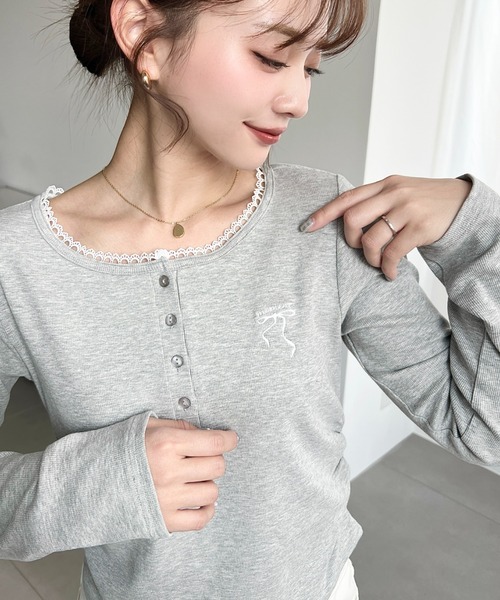 moment+ tシャツ ヘンリーネックワンポイント刺繍長袖リブカットソー