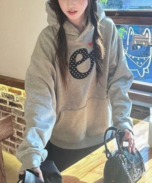 SHEENA（シーナ） パーカー ドット柄ワッペン刺繍ロゴオーバーサイズ