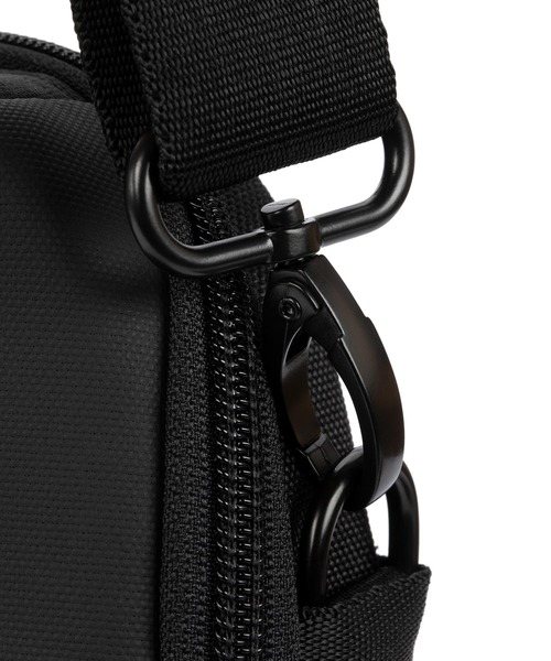 incase（インケース） ショルダーバッグ INCO100736-BLK Incase A R C